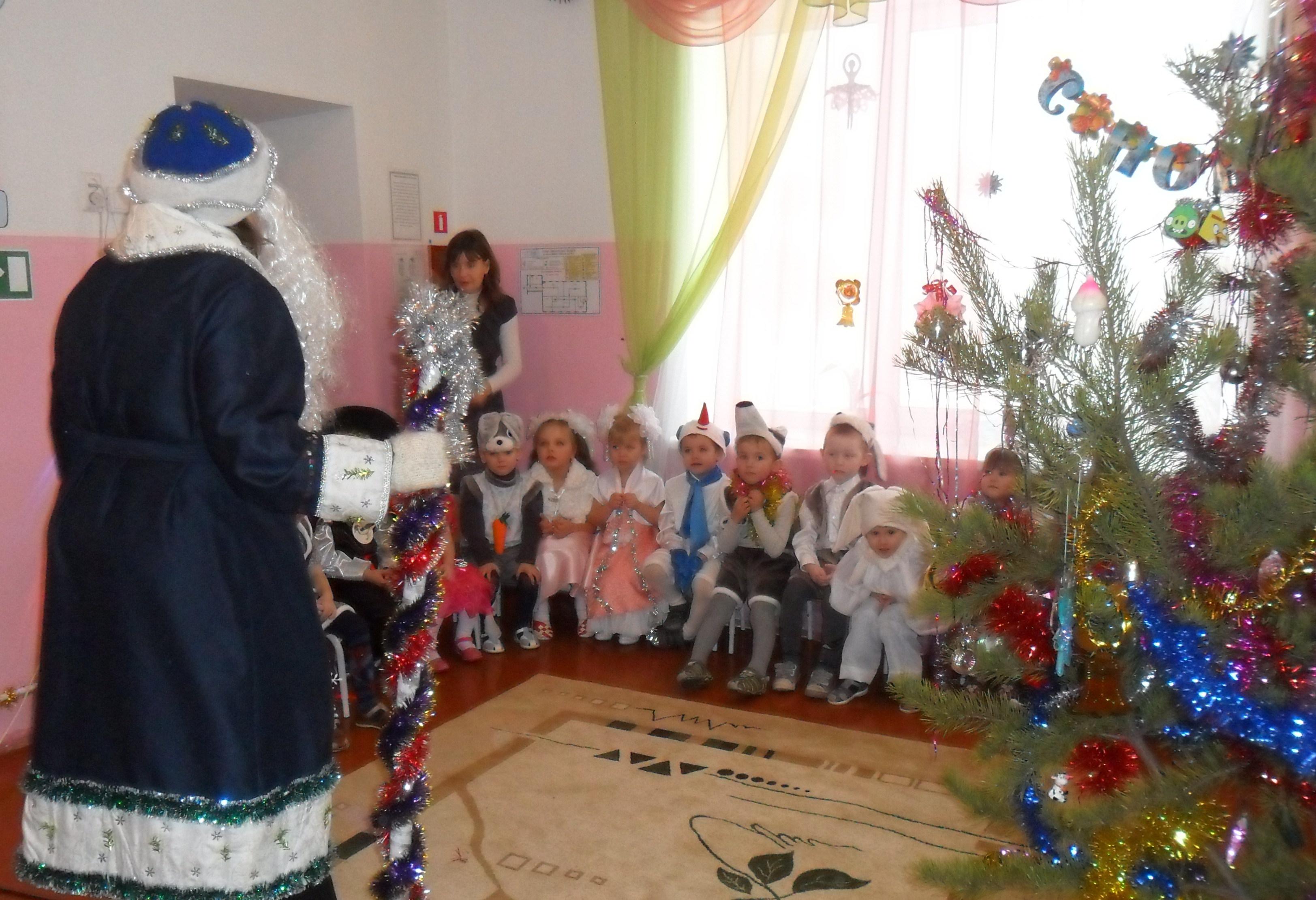 Новогодний сценарий по сказке для средней группы Новогодний сценарий по сказке для средней группы